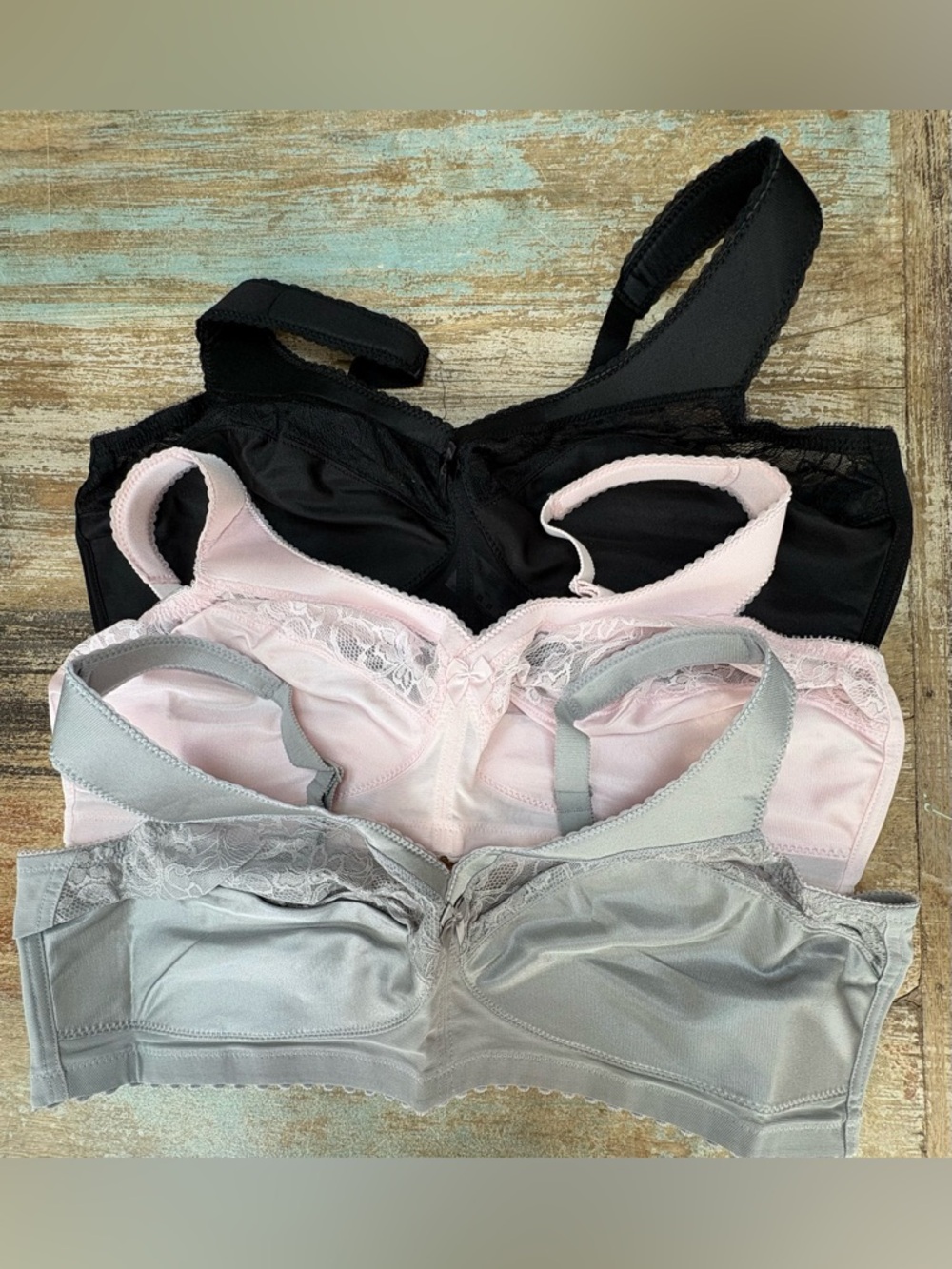 Three Glamorise Lift Support Wireless Lace-Trim Bras